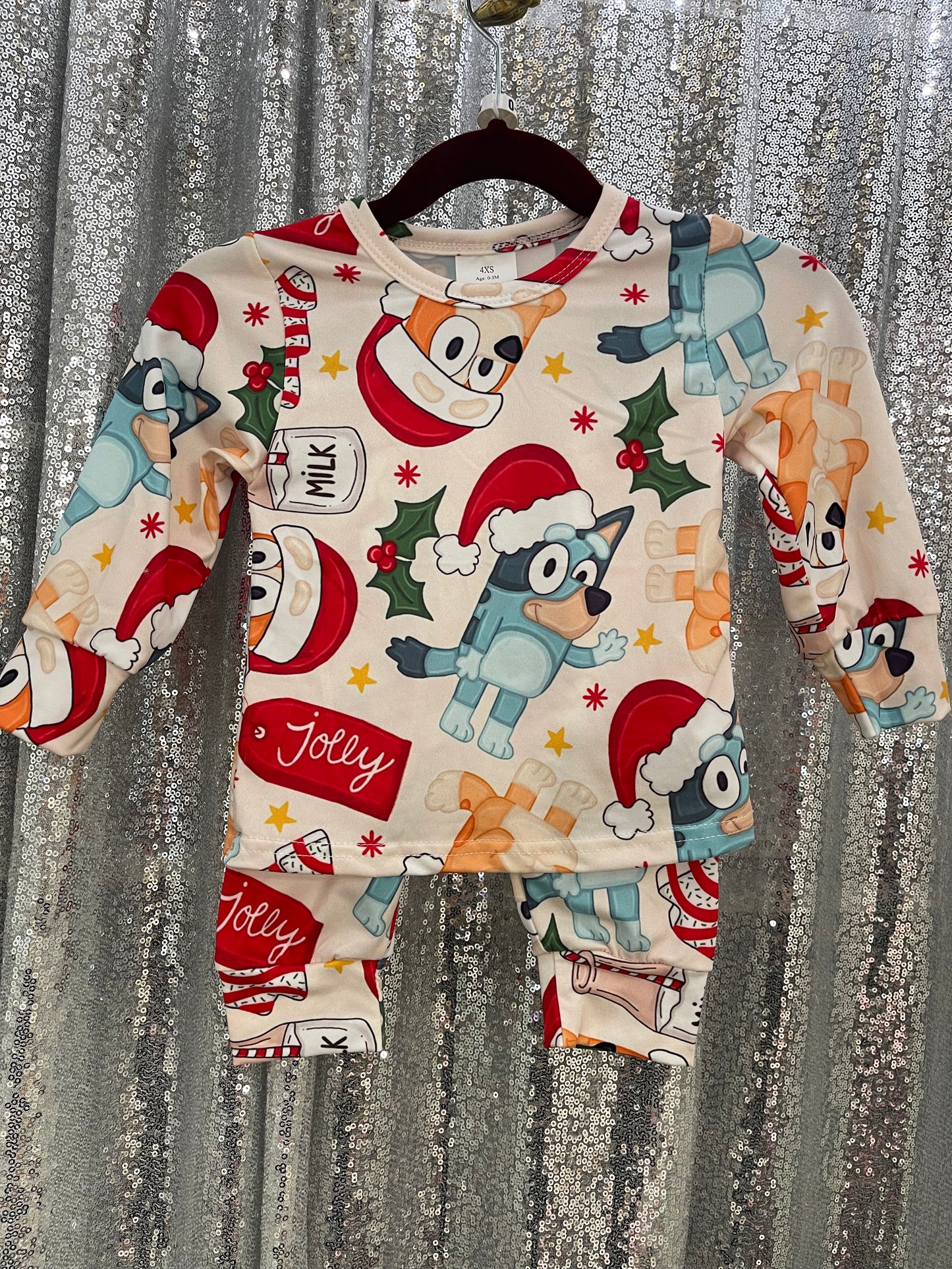 Tan/crème Bluey Christmas PJs