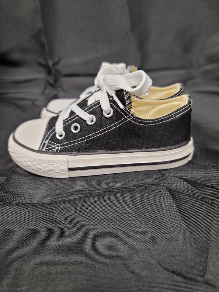 Black Tennis Shoes
