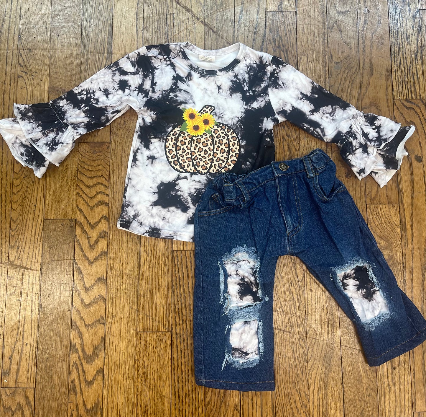 Black and White Tie Dye Long Sleeve Pumpkin Peak-a-Boo Jeans Set